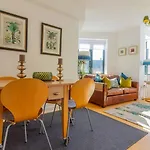 Guestready - Lively Near Castle Appartement Dublin