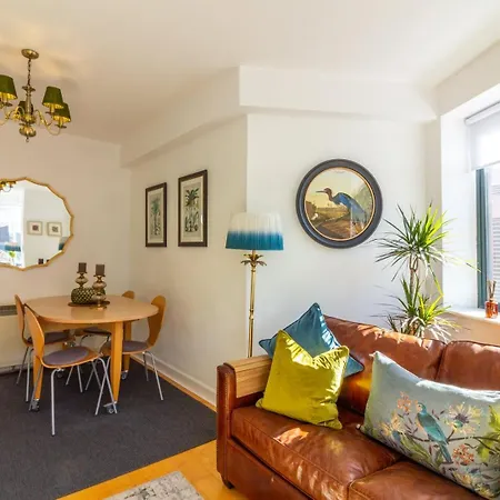 Guestready - Lively Near Castle *