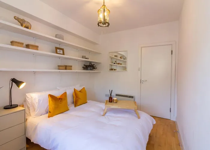 Guestready - Lively Near Castle *