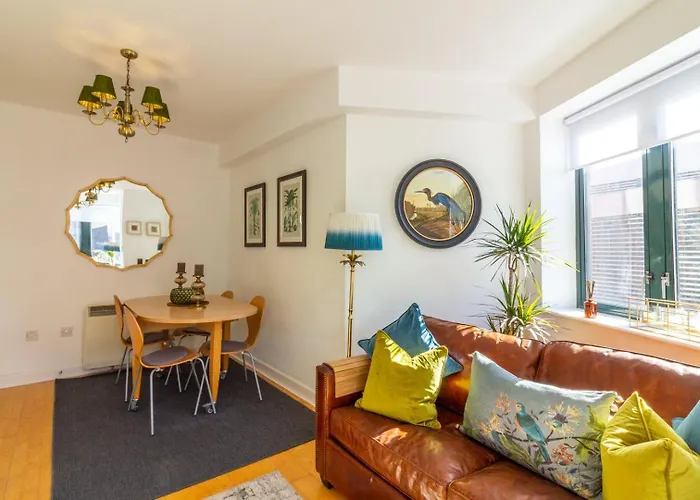 Guestready - Lively Near Castle *