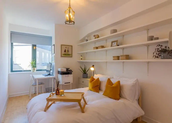 Guestready - Lively Near Castle דירה *