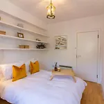 Guestready - Lively Near Castle *