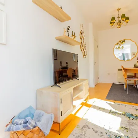 Guestready - Lively Near Castle 아파트