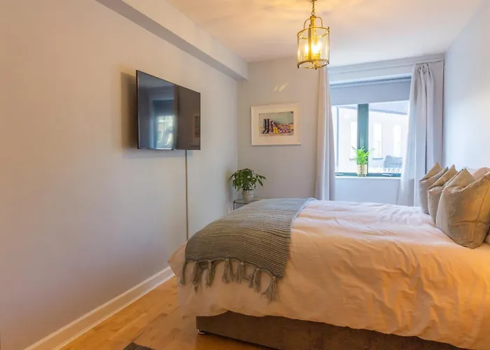 Guestready - Lively Near Castle *