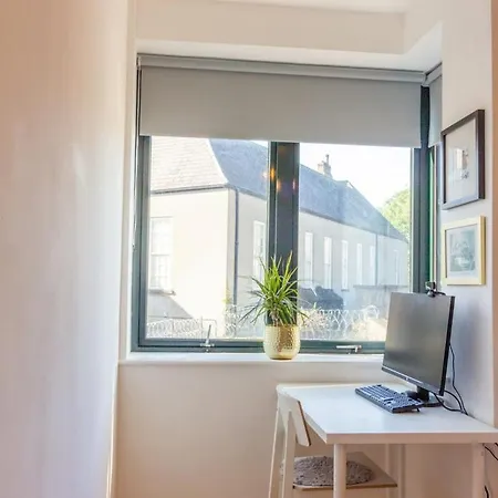 Guestready - Lively Near Castle *