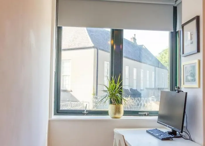 Guestready - Lively Near Castle *